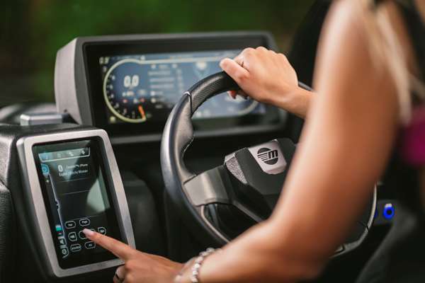 Malibu-21-VLX-Touch-Screen-Systems-Control