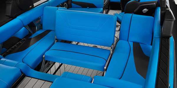 Malibu-24-MXZ-Wakeview-Bench-Seat